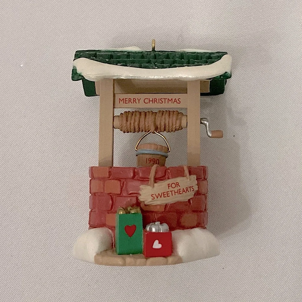 💚 Vintage Plastic Sweetheart Wishing Well Hallmark Keepsake Ornament